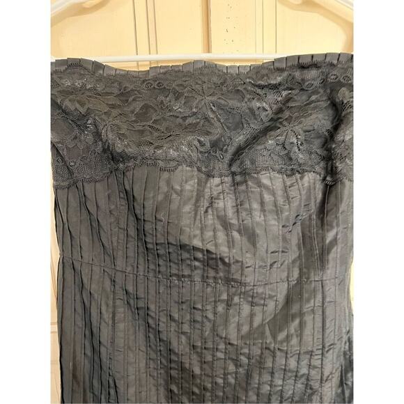 Banana Republic size 4 black strapless taffeta dress pleated & lace details - Picture 3 of 5